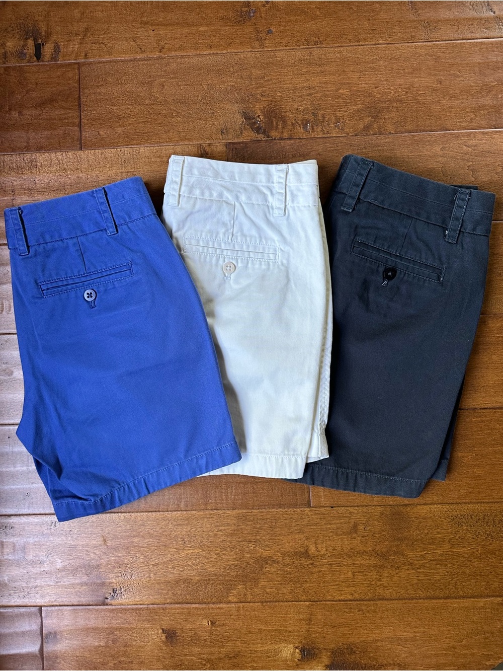 Women’s J. Crew Flat Front “Broken In” Chino Shorts in Cobalt, Navy Blue & White